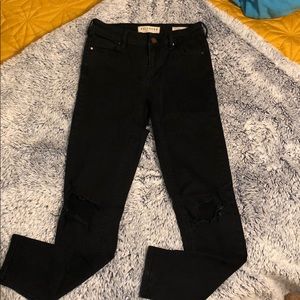DISTRESSED BULLHEAD JEANS